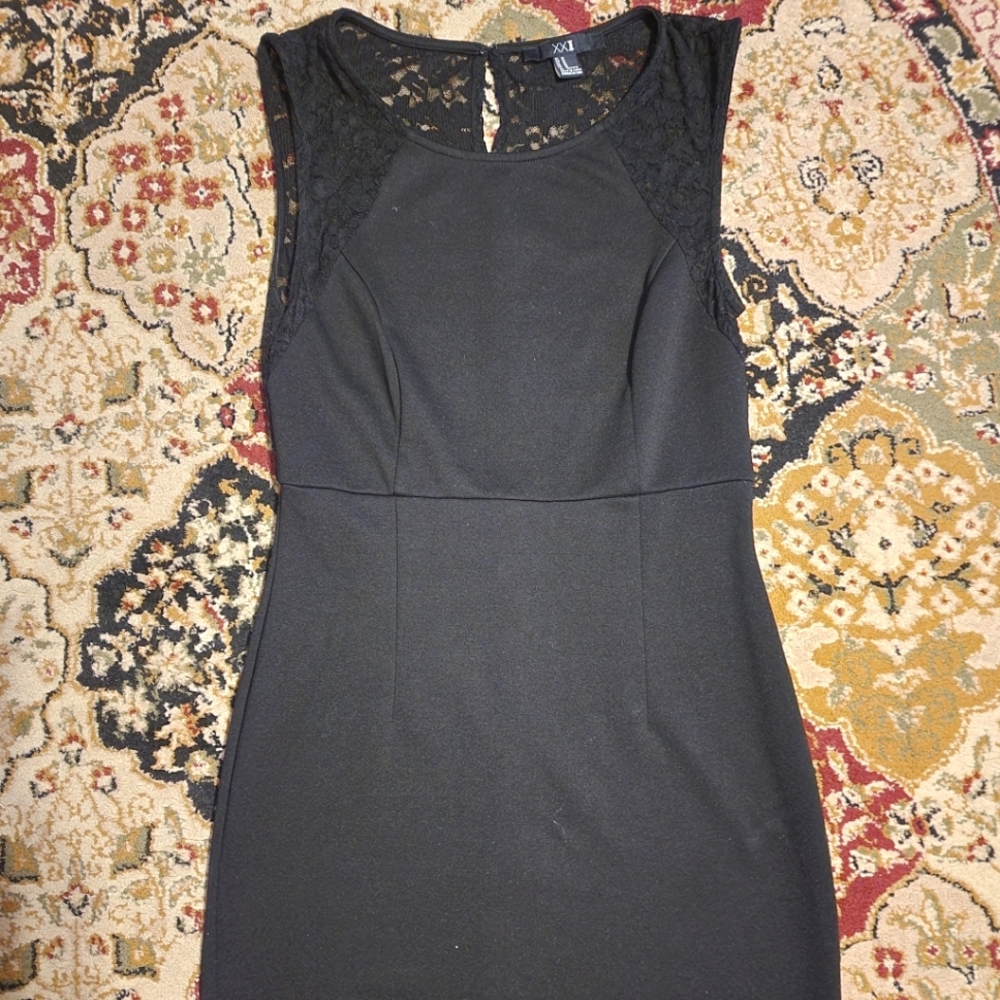 Forever 21 black lace back dress